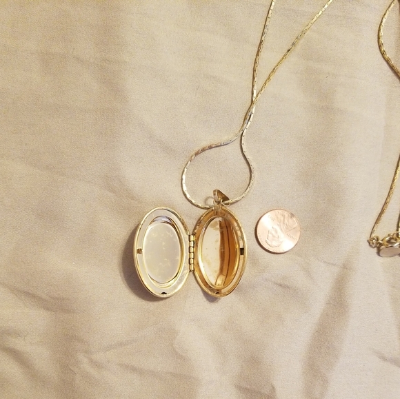 Golden Locket - Picture 2 of 2